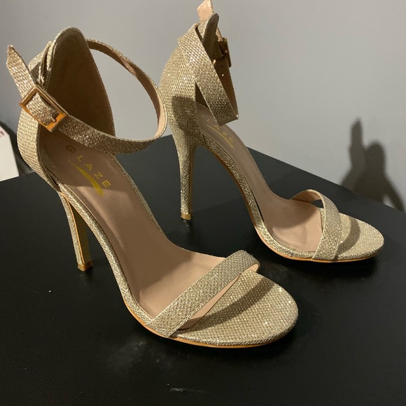 Gold heels - Picture 2 of 4